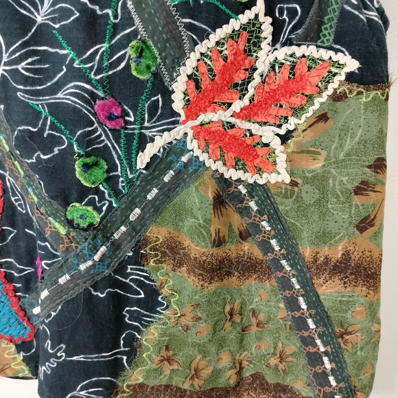 Chico's Super Unique Quilted Mixed Fabric Embroidered Waist Coat Sz. 1 (Lg) - Picture 3 of 14